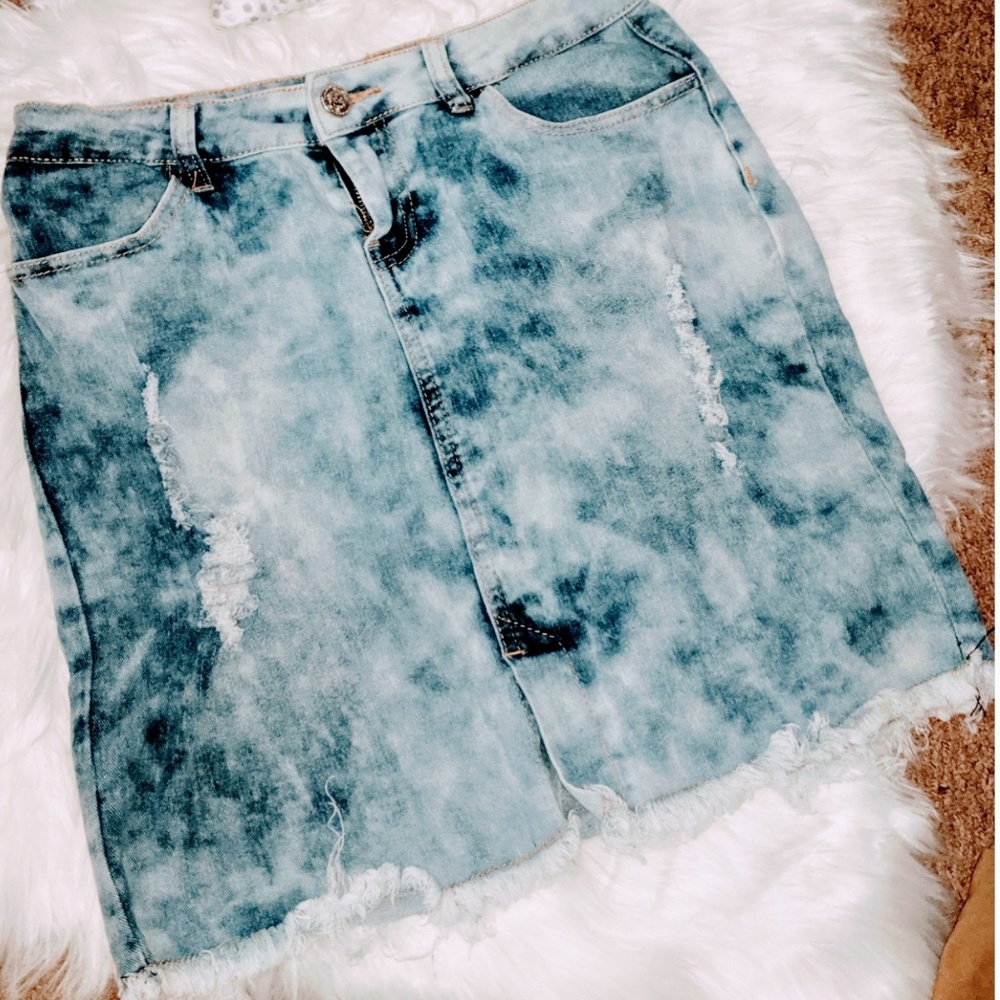 👗Vintage Acid Wash Distressed Jean Skirt👗 - Picture 1 of 7
